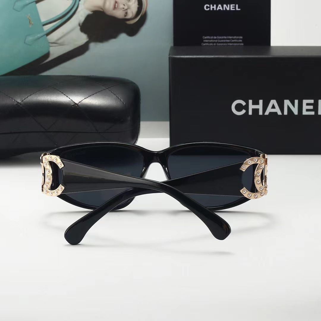 2026 Women's Pearl Metal Logo Sunglasses