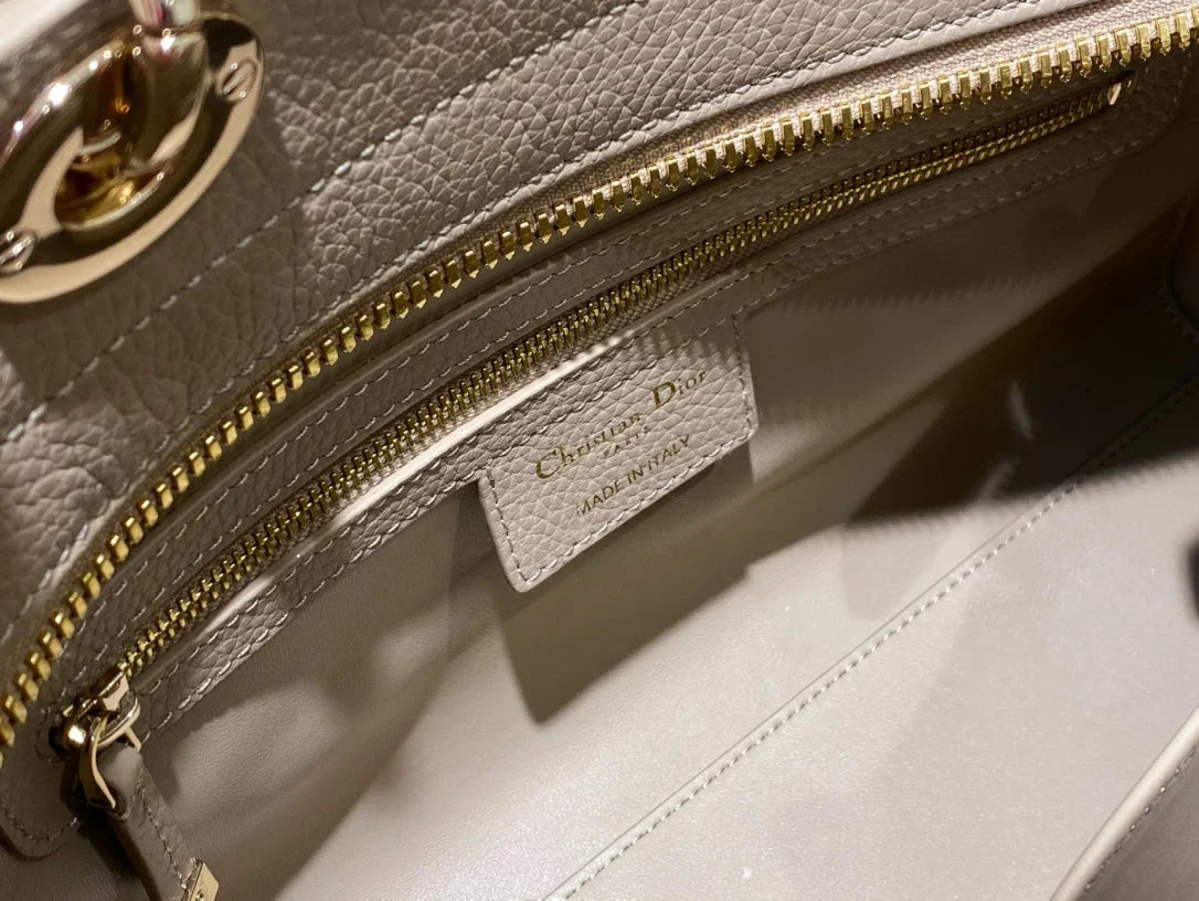 2026 Exquisite+leather+bags-136