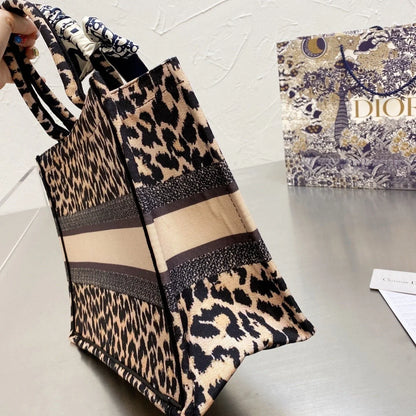 2026 Exquisite+leather+bags-529
