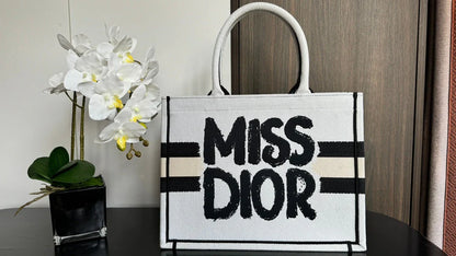2026 Exquisite+leather+bags-398