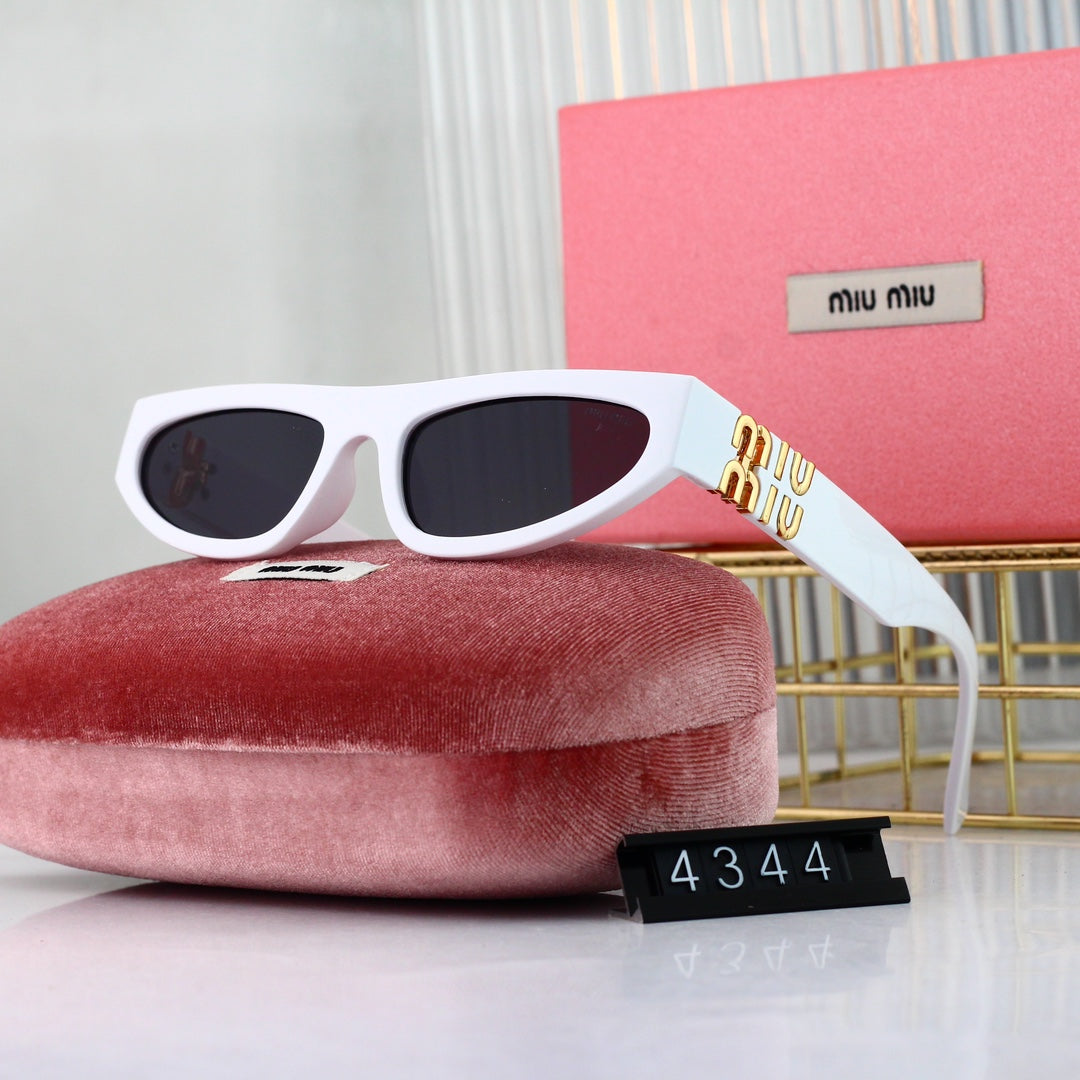 2026 Rectangular Gold-tone Logo Emblems Fashion Sunglasses
